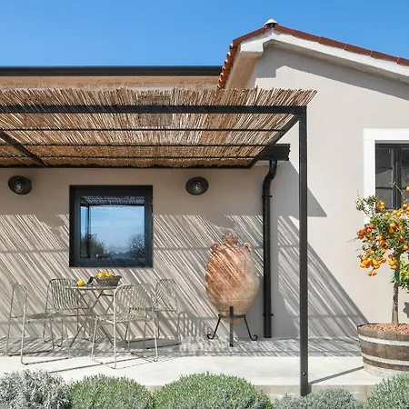 Beautiful Ipause Villa *